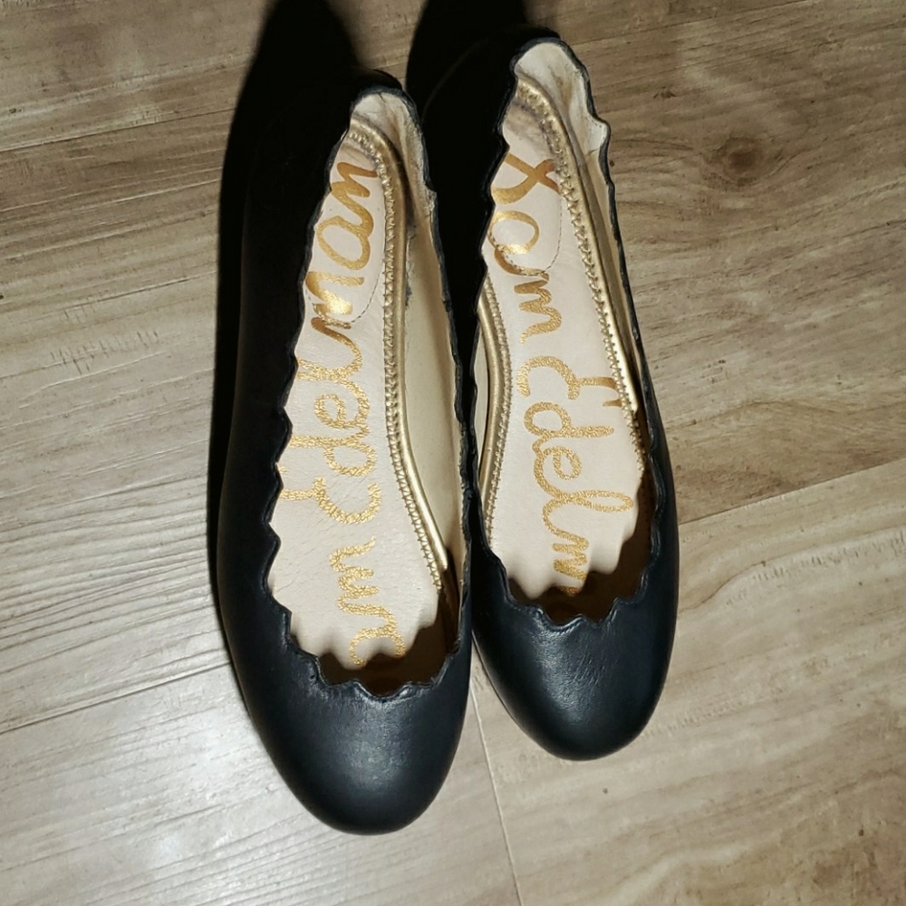 Black ballet flats